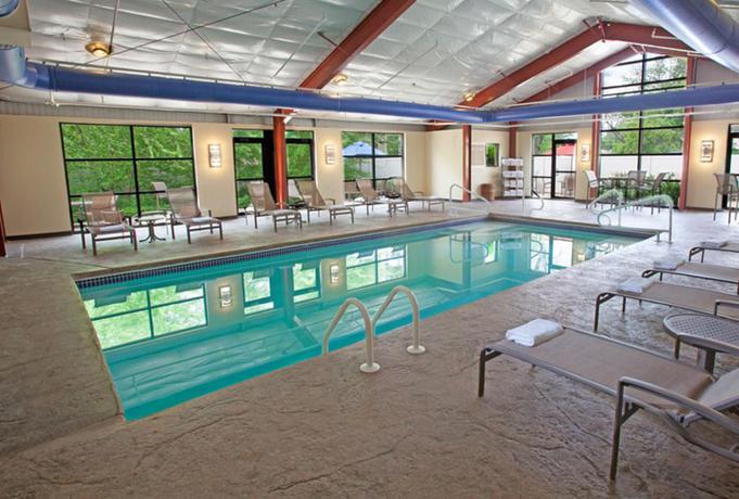 Imagen de la piscina del Hotel Four Points by Sheraton Philadelphia Northeast. Foto 9