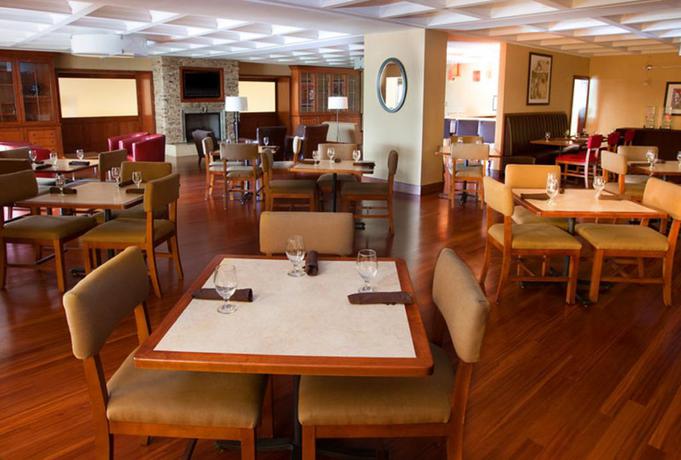 Imagen del bar/restaurante del Hotel Four Points by Sheraton Philadelphia Northeast. Foto 2