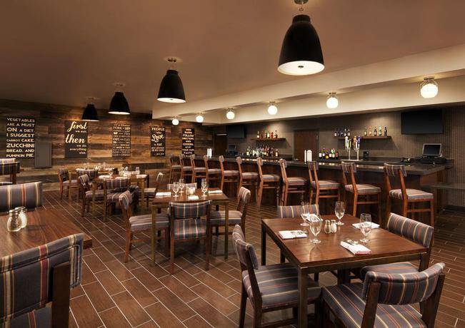 Imagen del bar/restaurante del Hotel Four Points by Sheraton Phoenix South Mountain. Foto 2