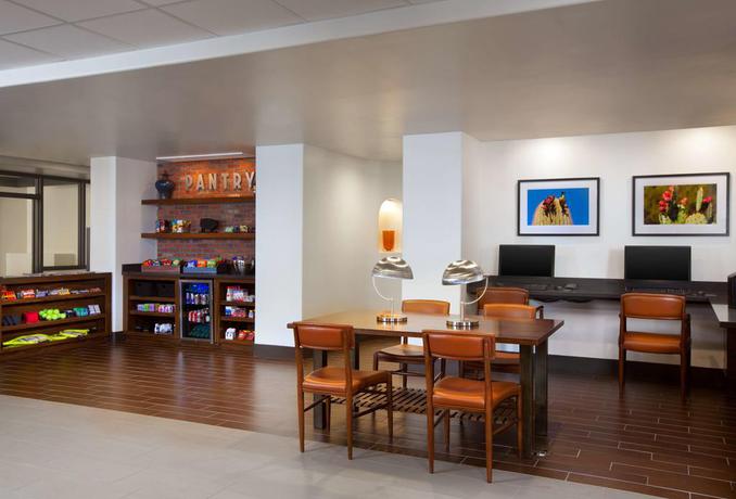 Imagen del bar/restaurante del Hotel Four Points by Sheraton Phoenix South Mountain. Foto 4