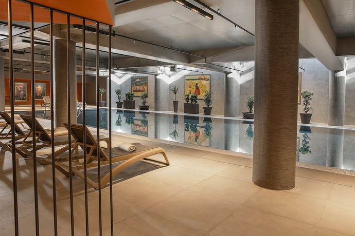 Imagen de la piscina del Hotel Four Points by Sheraton Prishtina City. Foto 17