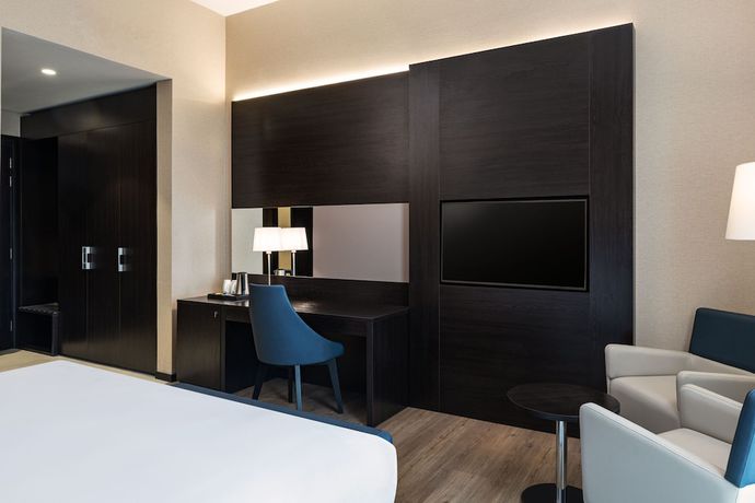 Imagen de la habitación del Hotel Four Points by Sheraton Production City, Dubai. Foto 5