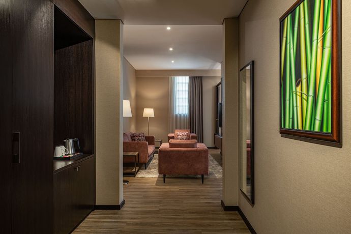 Imagen de la habitación del Hotel Four Points by Sheraton Production City, Dubai. Foto 7