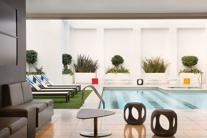Imagen de la piscina del Hotel Four Points by Sheraton San Jose Sabana. Foto 9