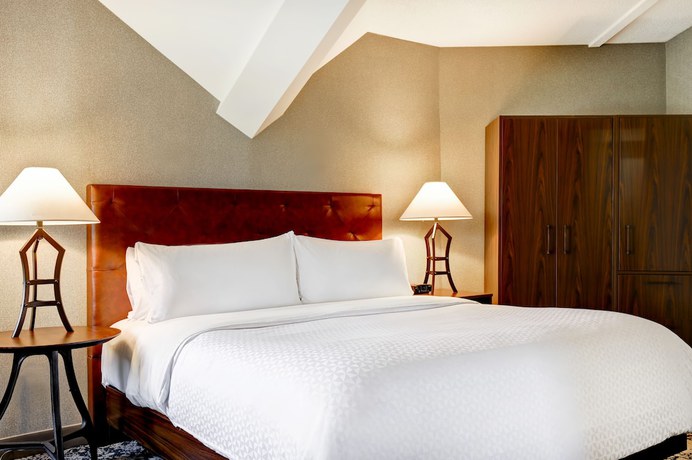 Imagen de la habitación del Hotel Four Points by Sheraton St. Catharines Niagara Suite. Foto 2