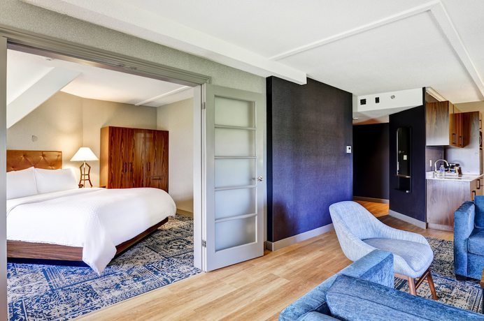 Imagen de la habitación del Hotel Four Points by Sheraton St. Catharines Niagara Suite. Foto 3