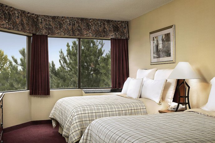 Imagen de la habitación del Hotel Four Points by Sheraton St. Catharines Niagara Suite. Foto 5