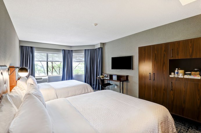 Imagen de la habitación del Hotel Four Points by Sheraton St. Catharines Niagara Suite. Foto 6