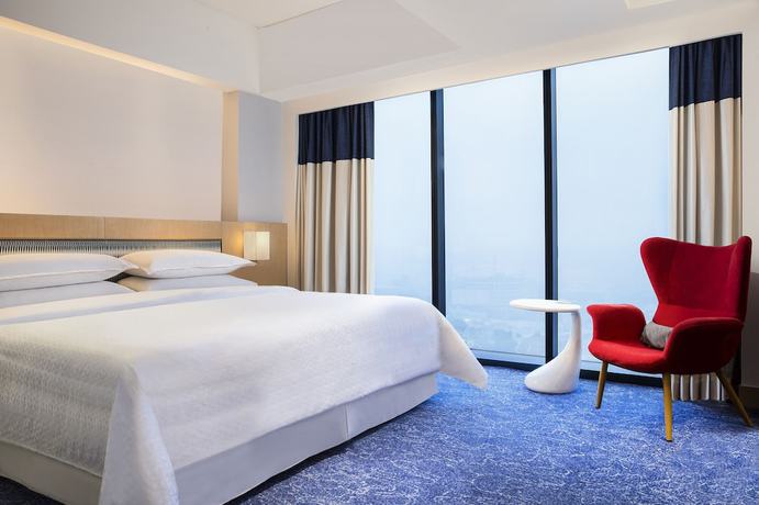 Imagen de la habitación del Hotel Four Points by Sheraton Surabaya. Foto 14