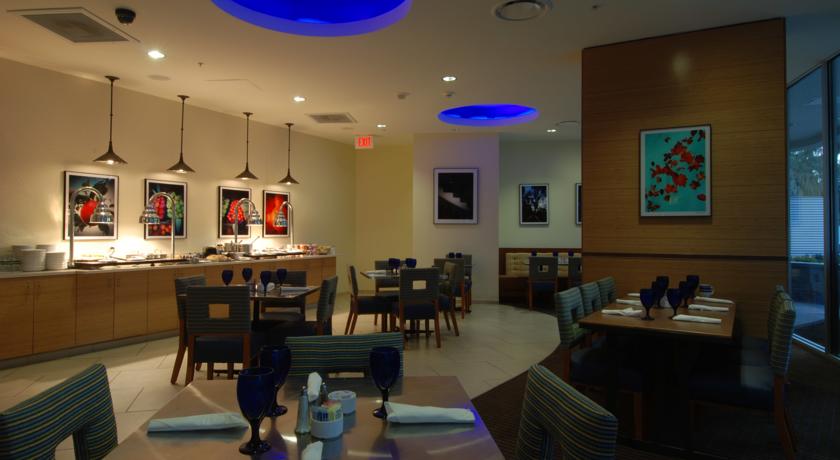 Imagen del bar/restaurante del Hotel Four Points by Sheraton Tallahassee Downtown. Foto 3