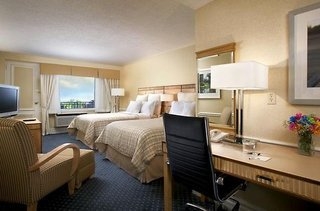Imagen de la habitación del Hotel Four Points by Sheraton Toronto Lakeshore. Foto 3