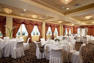 Imagen del bar/restaurante del Hotel Four Points by Sheraton Toronto Lakeshore. Foto 2