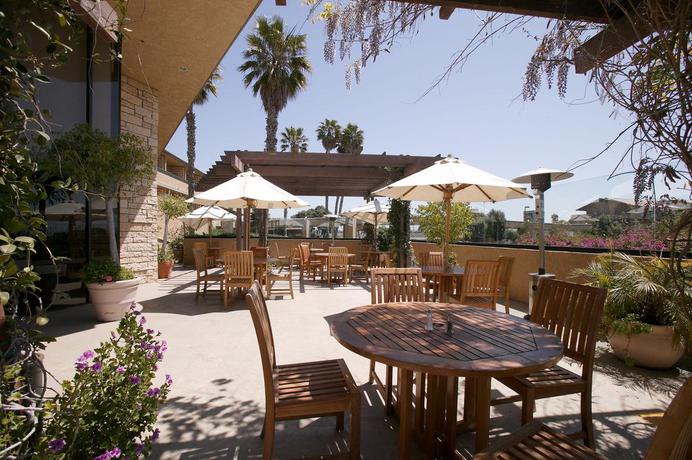 Imagen de los exteriores del Hotel Four Points by Sheraton Ventura Harbor Resort. Foto 7