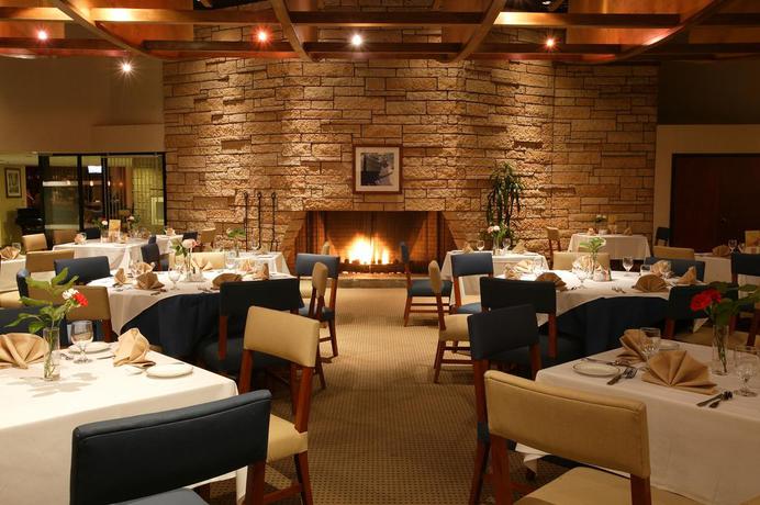 Imagen del bar/restaurante del Hotel Four Points by Sheraton Ventura Harbor Resort. Foto 2