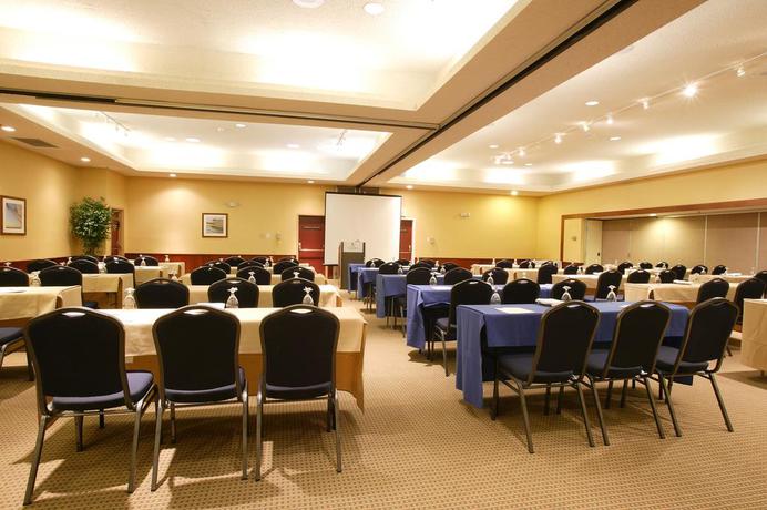 Imagen de los interiores del Hotel Four Points by Sheraton Ventura Harbor Resort. Foto 10