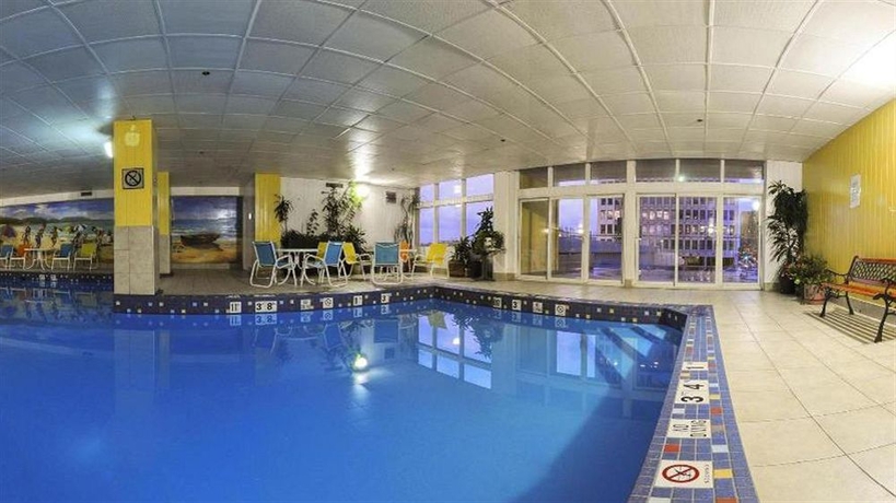 Imagen de la piscina del Hotel Four Points by Sheraton Windsor Downtown. Foto 13