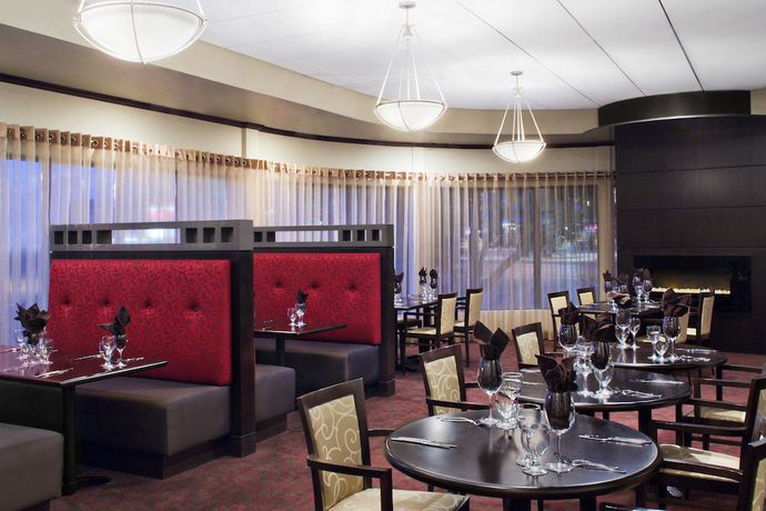 Imagen del bar/restaurante del Hotel Four Points by Sheraton Winnipeg South. Foto 2