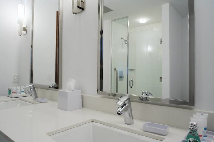 Imagen de la habitación del Hotel Four Points by Sheraton Winnipeg South. Foto 7