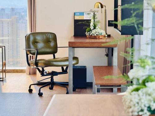 Imagen de la habitación del Hotel Four Points by Sheraton Yantai. Foto 11