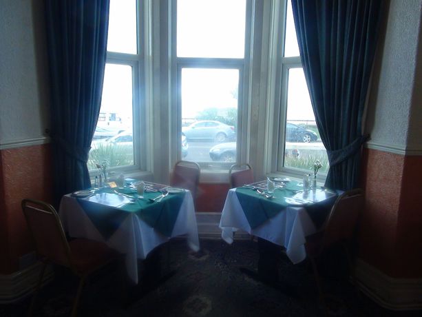 Imagen de los exteriores del Hotel Four Saints Brig Y Don. Foto 12