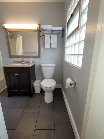 Imagen de la habitación del Hotel Four Season Motel. Foto 5