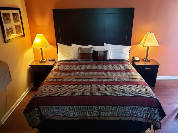 Imagen de la habitación del Hotel Four Season Motel. Foto 7