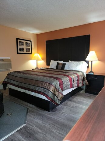 Imagen de la habitación del Hotel Four Season Motel. Foto 8