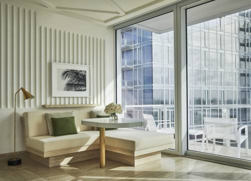 Imagen de la habitación del Hotel Four Seasons At The Surf Club. Foto 8