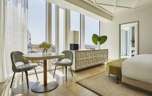 Imagen de la habitación del Hotel Four Seasons At The Surf Club. Foto 12