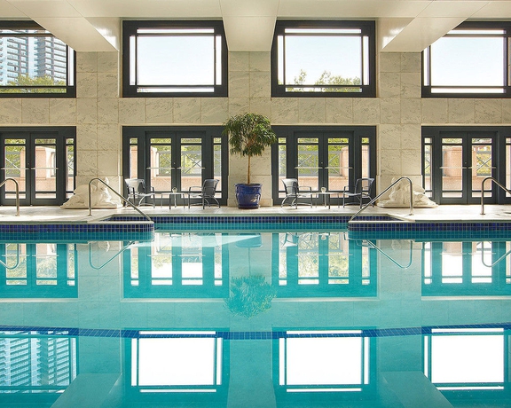 Imagen de la piscina del Hotel Four Seasons Atlanta. Foto 13