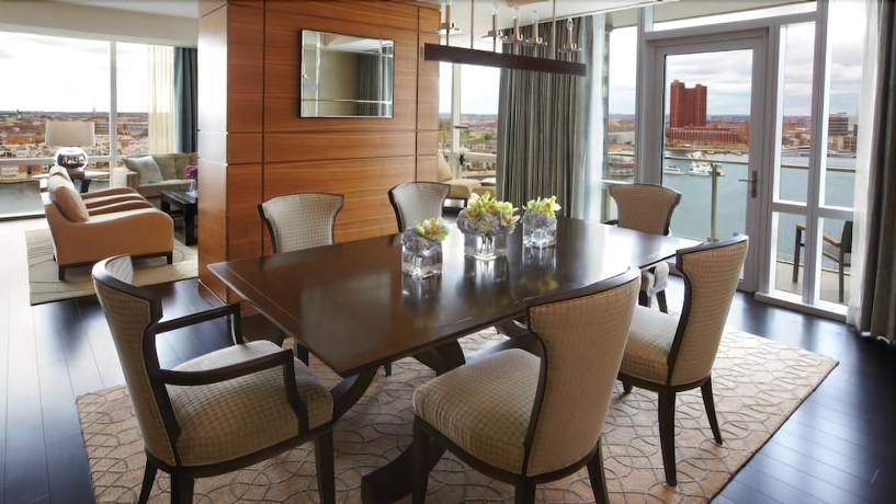 Imagen de la habitación del Hotel Four Seasons Baltimore. Foto 19