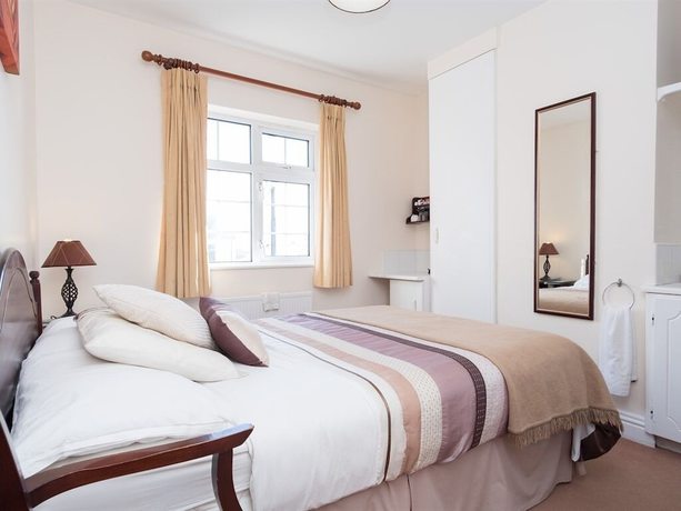 Imagen de la habitación del Hotel Four Seasons BandB. Foto 10