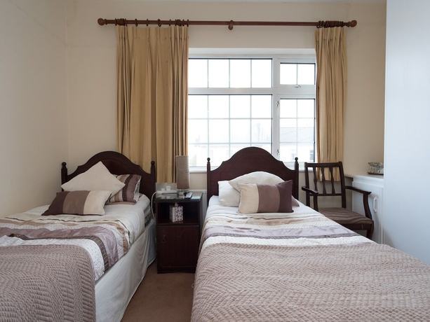 Imagen de la habitación del Hotel Four Seasons BandB. Foto 13