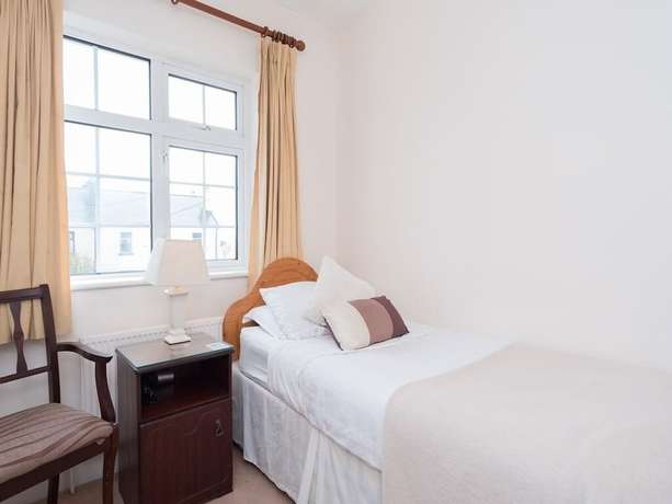 Imagen de la habitación del Hotel Four Seasons BandB. Foto 15