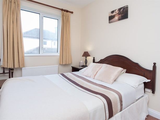 Imagen de la habitación del Hotel Four Seasons BandB. Foto 16