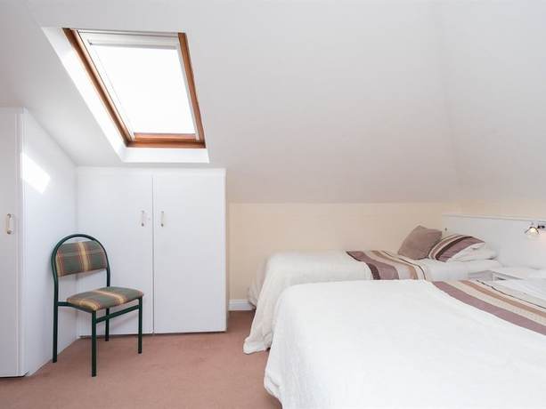 Imagen de la habitación del Hotel Four Seasons BandB. Foto 17