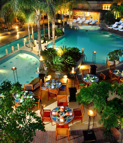 Imagen de la piscina del Hotel Four Seasons Cairo At Nile Plaza. Foto 14