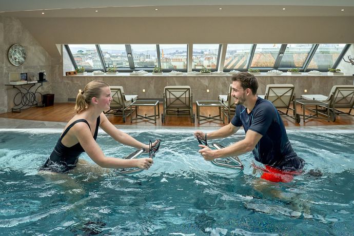 Imagen de la piscina del Hotel Four Seasons Des Bergues Geneva. Foto 17