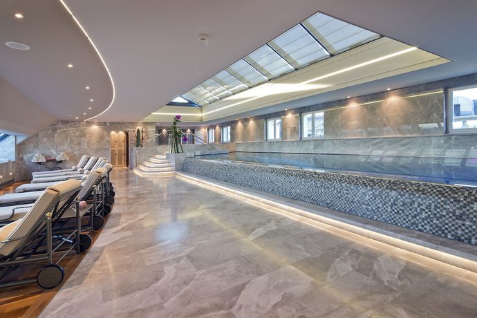 Imagen de la piscina del Hotel Four Seasons Des Bergues Geneva. Foto 20