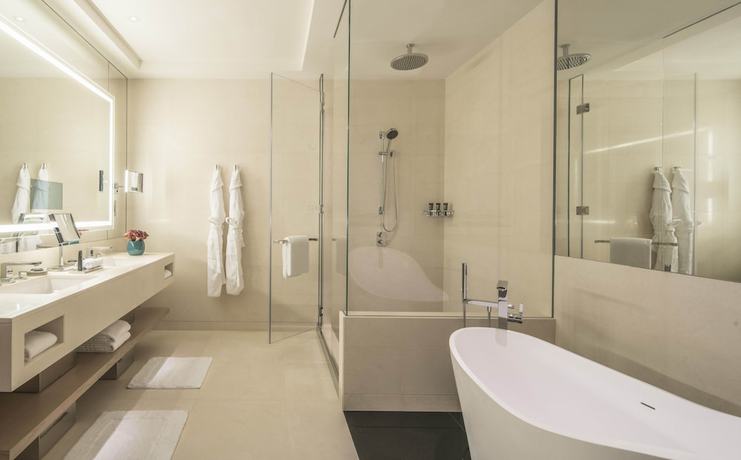 Imagen de la habitación del Hotel Four Seasons Dubai International Financial Centre. Foto 3