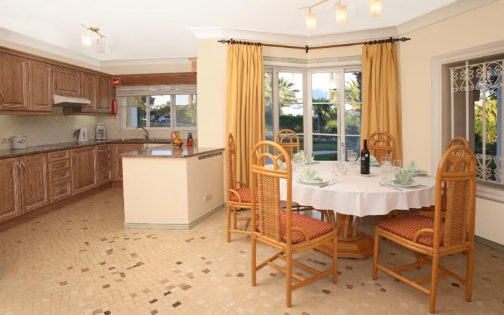 Imagen de la habitación del Hotel Four Seasons Fairways. Foto 8