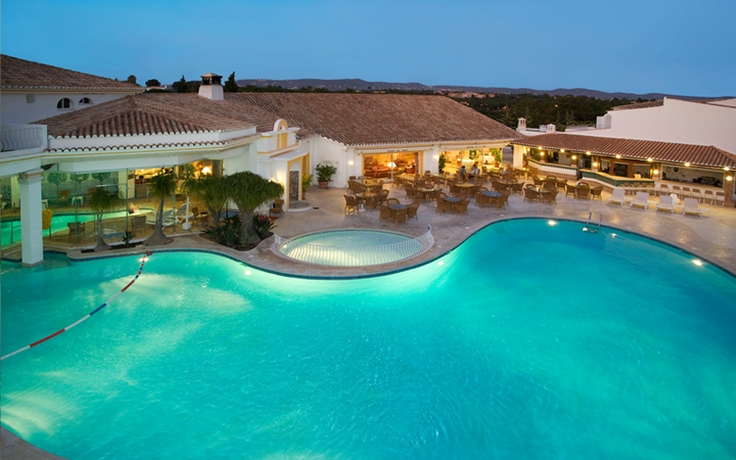 Imagen de la piscina del Hotel Four Seasons Fairways. Foto 10