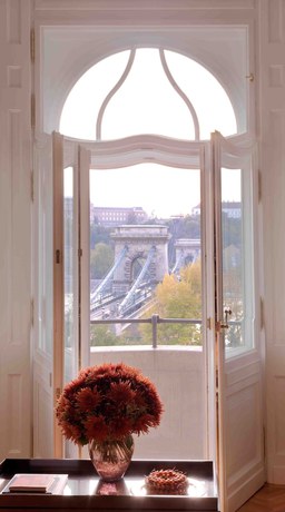 Imagen de la habitación del Hotel Four Seasons Gresham Palace. Foto 10