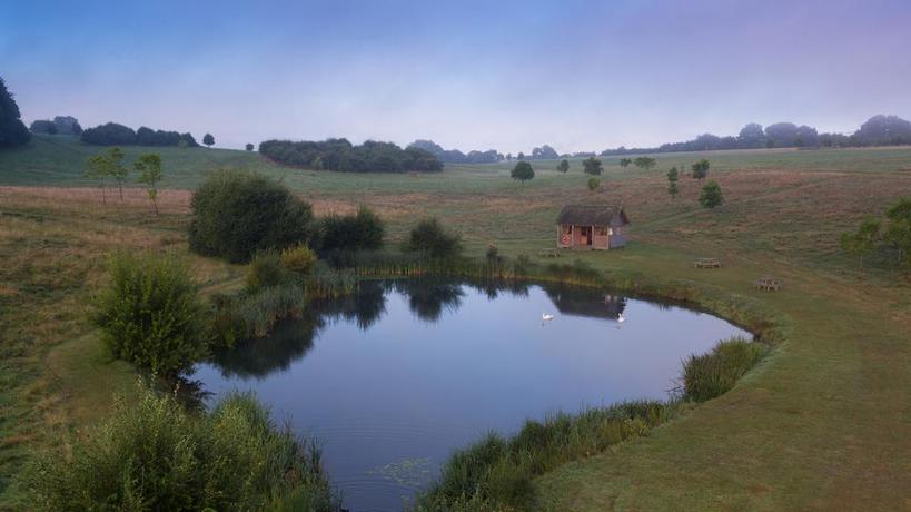 Imagen de los exteriores del Hotel Four Seasons Hampshire, Farnborough. Foto 6