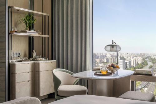 Imagen de la habitación del Hotel Four Seasons Hangzhou at Hangzhou Centre. Foto 7