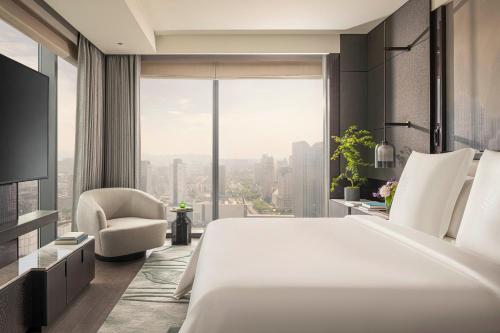 Imagen de la habitación del Hotel Four Seasons Hangzhou at Hangzhou Centre. Foto 13