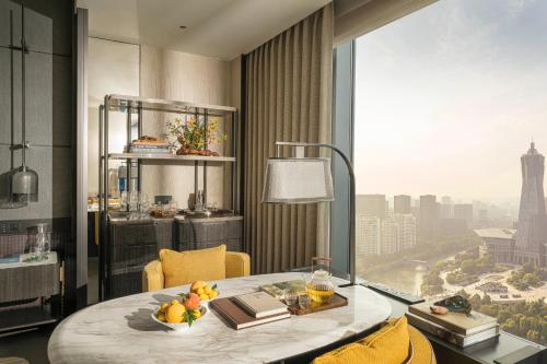 Imagen de la habitación del Hotel Four Seasons Hangzhou at Hangzhou Centre. Foto 19
