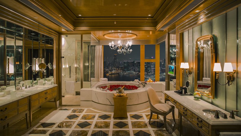 Imagen de la habitación del Hotel Four Seasons Hong Kong. Foto 15