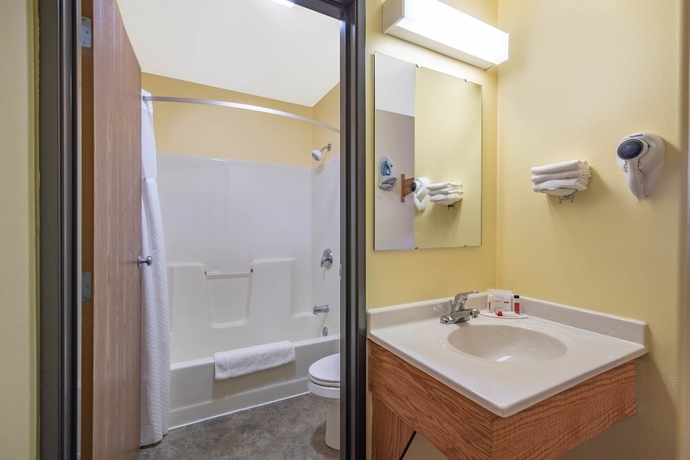 Imagen de la habitación del Hotel Four Seasons Inn. Foto 8