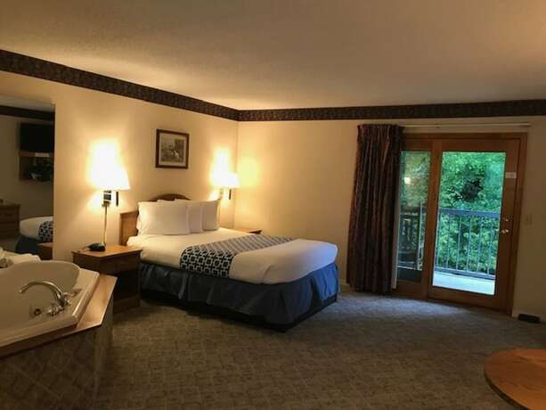 Imagen de la habitación del Hotel Four Seasons Inn. Foto 4